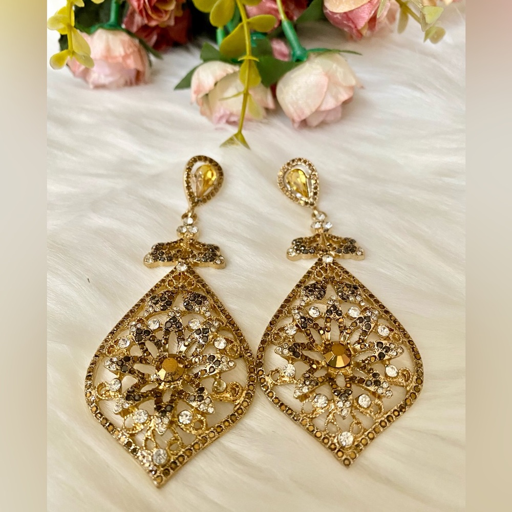 NEW Beautiful Long Gold Earrings with Rhinestones.
